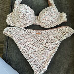 Chic Crochet Bikini Set in Cream